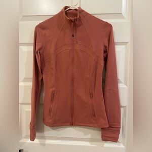 LULULEMON Define Jacket SIZE 6
Mauve color